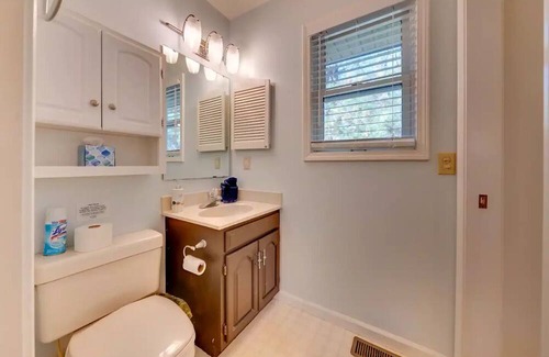 Rambling Ridge House | Rhododendron Retreat - Peaceful, Hot Tub, Waffle Bar