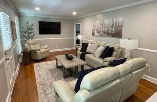 Burlington House | Charming and Spacious 5-Bedroom House in the Heart of Burlington