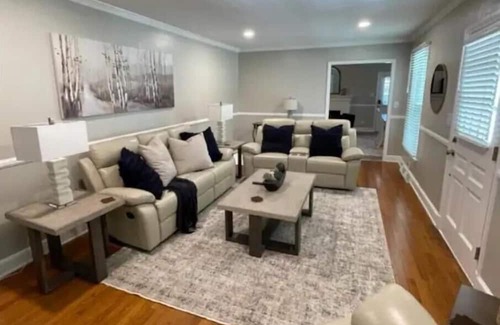 Burlington House | Charming and Spacious 5-Bedroom House in the Heart of Burlington