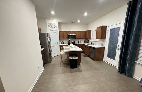 Mount Holly House | Home Away From Home 20 Minutes from Uptown Charlotte-Private Room, Shared Spaces