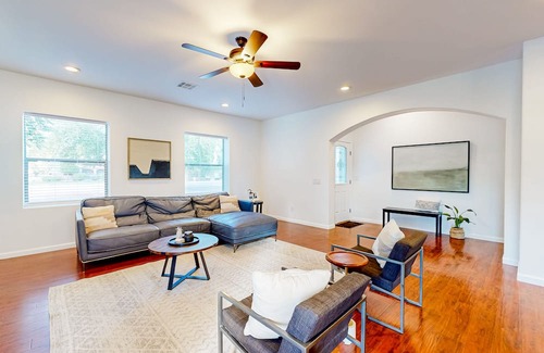 Chandler House | Relaxing dog-friendly retreat with pool, pickleball court, firepit, W/D, & AC