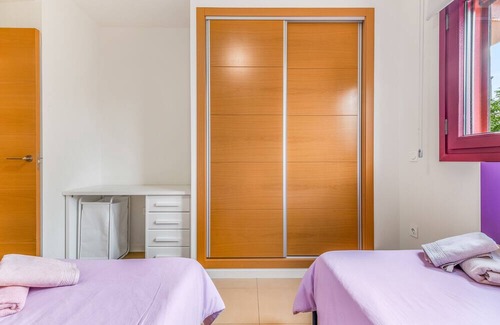 Mil Palmeras Apartment | Apartment 'Gran Terraza Vistas Mar' with Shared Pool, Wi-Fi and Air Conditioning