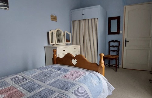 Saint-Valerien House | Holiday Home 'Maison Le Rousset' with Private Terrace, Private Garden and Wi-Fi