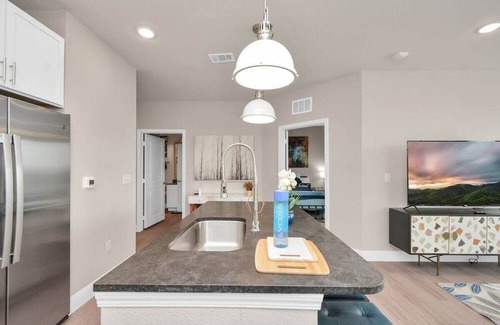 Clear Lake Shores Apartment | The Coastal Breeze near Kemah Boardwalk and NASA