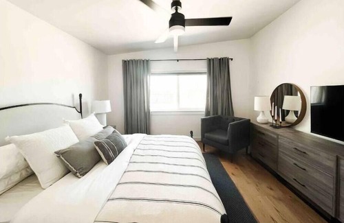 Paso Robles Other | White Oak Farmhouse with Views and a Vineyard