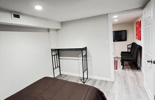 Newmarket House | Full Furnished Freshly renovated cozy basement 5 minutes to Upper Canada Mall