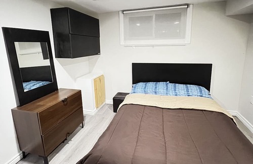 Newmarket House | Full Furnished Freshly renovated cozy basement 5 minutes to Upper Canada Mall
