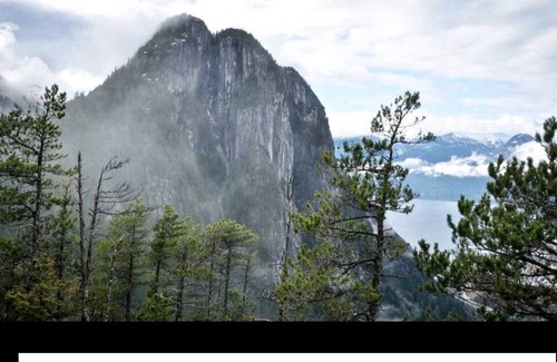 Squamish House | Home away from Home; Chief Mountain View retreat.