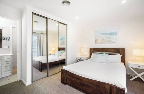 Clifton Springs House | Azure Majesty Cliftons Grand Waterfront Haven
