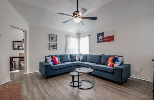 Allen House | Charming freshly renovated house in the heart of Allen.