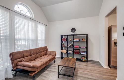 Allen House | Charming freshly renovated house in the heart of Allen.