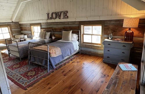 Rising Fawn Cabin | Nick's Place- cabin with pond, fireplaces, fire pit, and ping pong table!