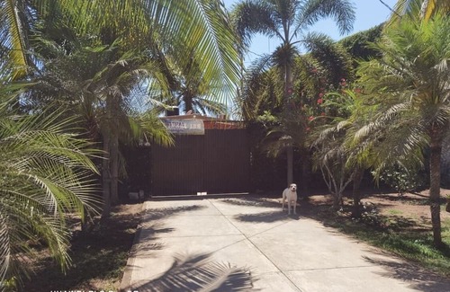 Santa Cruz Ski Chalet | Chalet Espacioso a Orilla de la Playa ,ideal Para Relajarte con Familia y Amigos