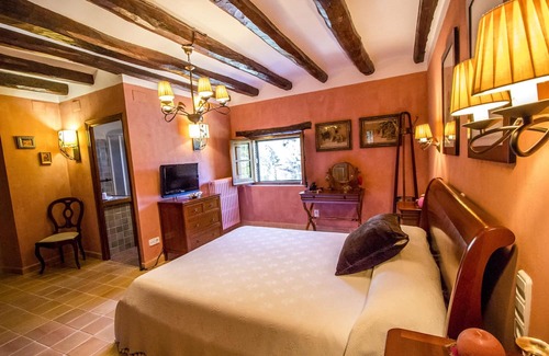 Santa Oliva Villa | Timeless Elegance near Barcelona, 14 min to beach