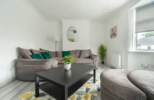 Bailleston House | Snug Modern Home in Eastern Glasgow