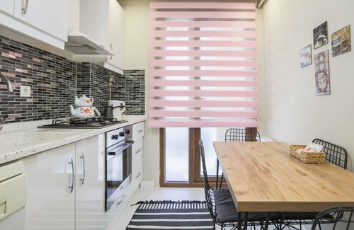 Kucukcekmece Apartment | Flat Close to Shopping Malls in Kucukcekmece
