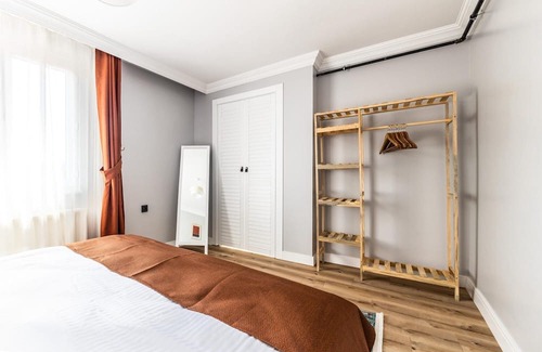 Kadikoy Apartment | Centrally Located Furnished Flat in Kadikoy