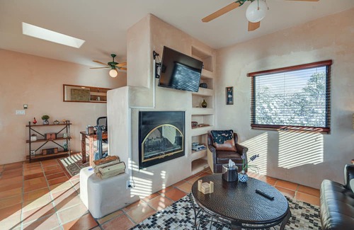 Canoncito House | Pet-Friendly Santa Fe Home w/ Balcony Near Trails!