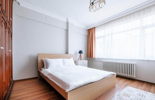 Moda Apartment | Flat w Balcony 3 min to Moda, 7 min to Bull Statue