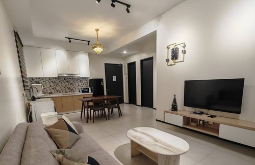 George Town Apartment | [Early Bird Deal 2024] Modern Design Cozy Suite 2 bedrooms 6pax