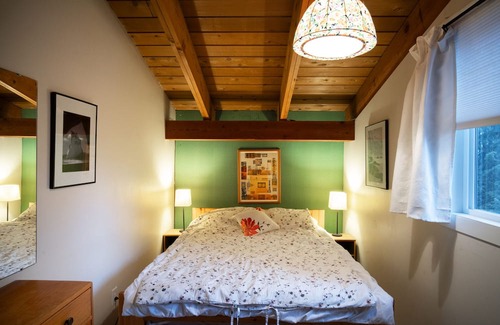 Alpine Meadows Cabin | Cozy 1970's Ski Cabin in Whistler, close to Whistler Village and ski lifts