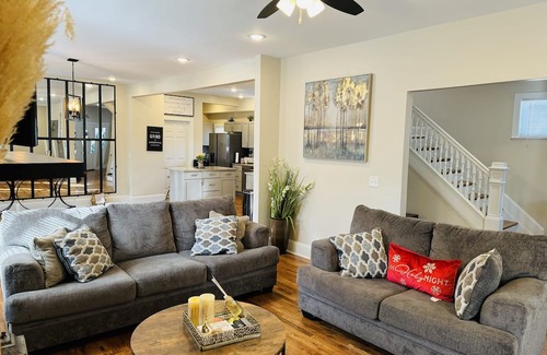 Roselawn Finance House | Big house newly remodel from top to bottom