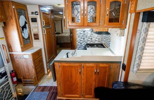 Herod RV Rental | Peaceful pet friendly getaway near Shawnee National Forest / Garden of the Gods.