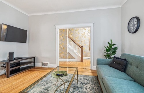Hamilton House | Spacious Family Home with Back Patio