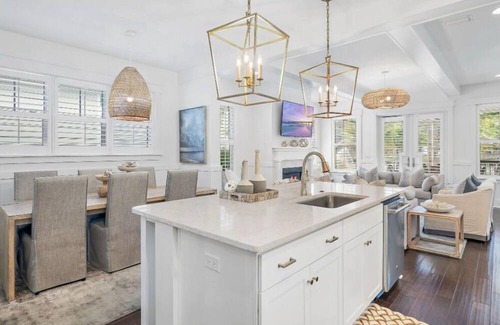 Santa Rosa Beach House | Savannah's Landing – Private Heated Saltwater Pool & Spa, FREE 8-Seater Golf Cart, 6 bikes and Pool Heat, EV Charging Port & XL Bunk Room!