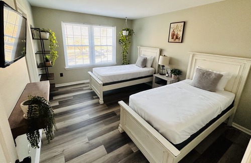 Grenloch House | Lakefront Getaway/Private Yard/Amazing Views