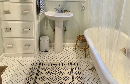 Penngrove Cabin | Willow Farm Cabin & Farm Retreat - Beautiful 100 year old cabin on farm.