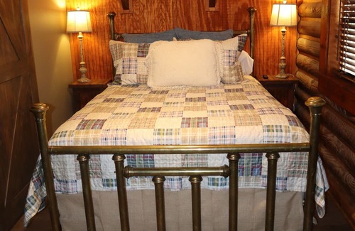 Calhoun Cabin | Holland House Cabin