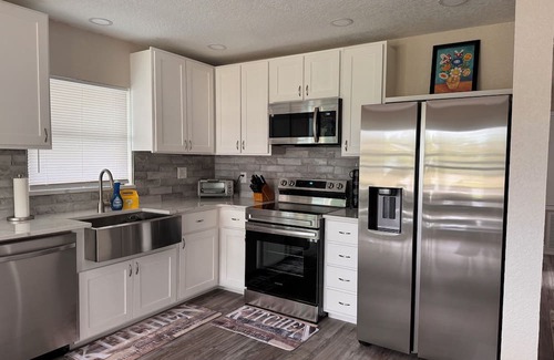 Tangelo Park House | 3/2 less than 2 miles away from Universal Studios