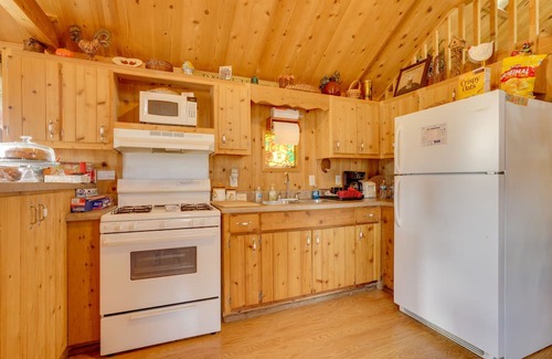 Logansport Cabin | Riverfront ‘Portobello Cabin’ w/ Hot Tub & Canoe!