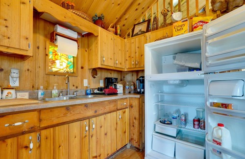 Logansport Cabin | Riverfront ‘Portobello Cabin’ w/ Hot Tub & Canoe!