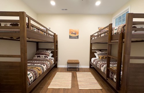 Rileyville House | New -Shenandoah-HotTub-PetFriendly-Secluded-Sleep 12