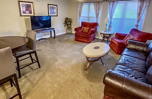 Aberdeen Condo | Condo overlooking Pinehurst #10 Course & only 4.8 miles from the 2024 US Open!