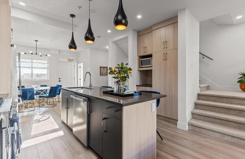 Chilliwack Proper Village West House | Chilliwack Gem 3BR, Studio Bliss