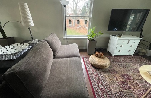 Dundas Bed & Breakfast | Located in the beautiful town of Dundas near trails, parks and water falls