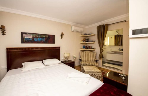 Bodrum City Center Villa | Enchanting House with Backyard in Bodrum