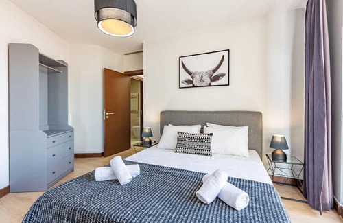 Atasehir Apartment | Charming Flat with Gorgeous City View in Atasehir