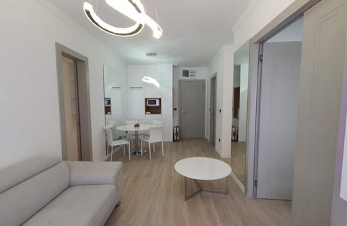 Maini Apartment | Luminous Apartment with Balcony near Budva Riviera