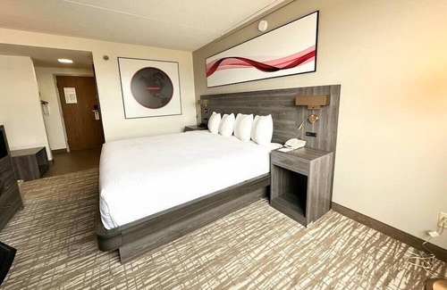 Cedar Rapids - Iowa City House | Executive suite w/private bath