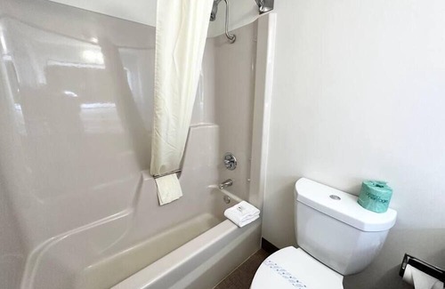Cedar Rapids - Iowa City House | Executive suite w/private bath