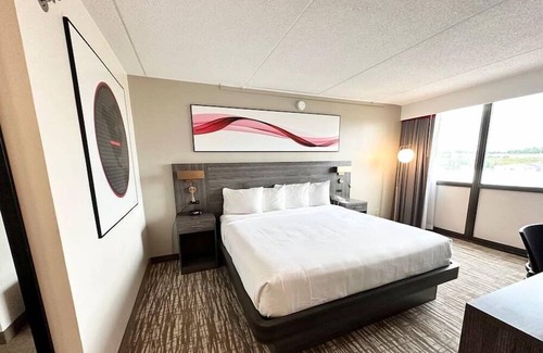 Cedar Rapids - Iowa City House | Executive suite w/private bath