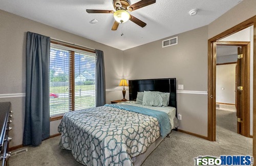 Pleasant Hill House | Executive house just 10 min Downtown Des Moines 5BR 3 1/2bath 2car Indoor garage