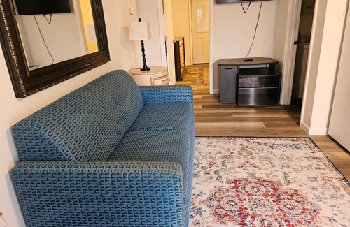 Whitehaven Cottage | Spacious Gated 1 BR Cottage with washer and dryer