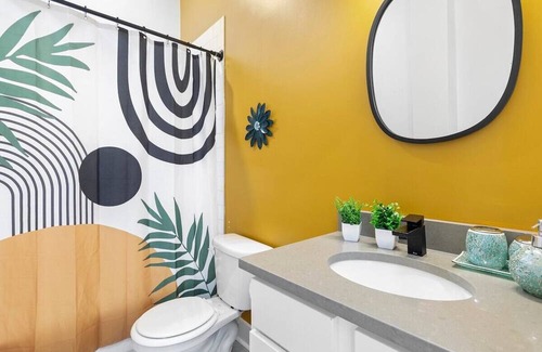 Fells Point Apartment | °Heart of Fells point °King°400Mbps°Netflix°W/D