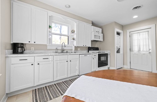Pineville Apartment | Remodeled Historical Apt with comfortable furnishings. Safe, convenient area