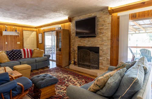Bell Cabin | Charming Cabin w/ Dock on the Suwannee River